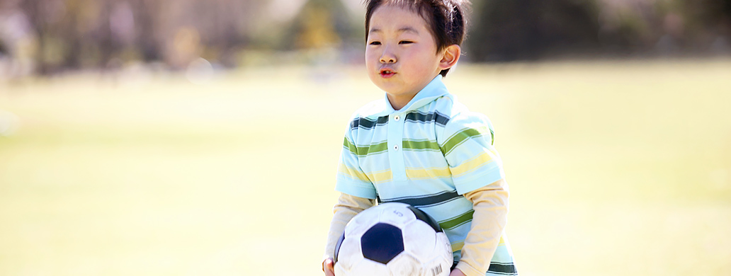 自転車に乗る男の子